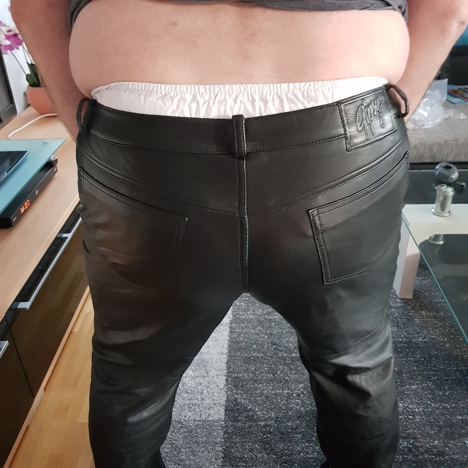 Windeln und Leder