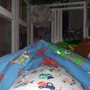 Hallo zusammen da liege ich schön gewickelt und mit Body im Gitterbett, dort war ich zu Besuch bei einer bekannten