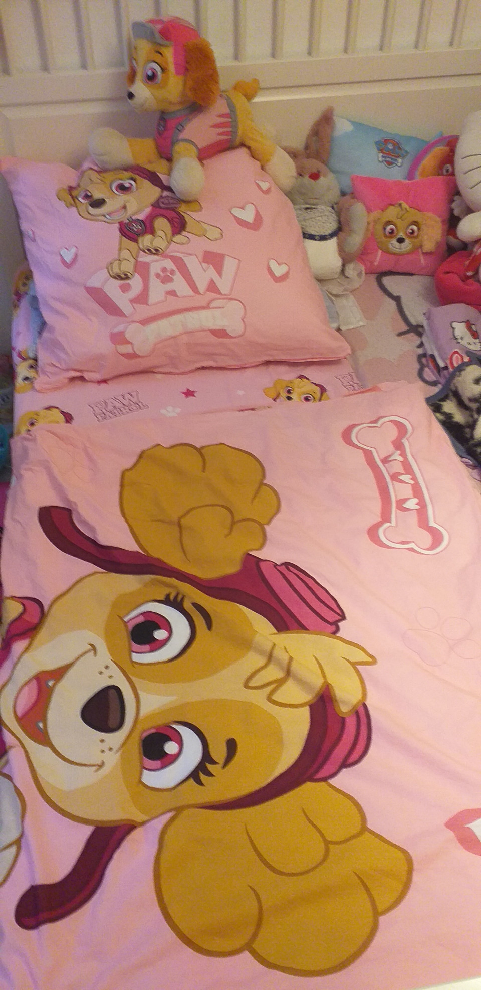 So nun ist alles auf mein Bett bezogen