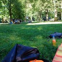 Heute sind wir im Westpark Grillen gewesen. Wetter war meeega und der eine Grill den wir dabei hatten war auch ein super Teil.Musik hatten wir ebenfalls genug von unseren Nachbarn abbekommen, zum Glück nicht zu viel. Eigentlich ist Musik machen im Park auch untersagt gewesen in der Vergangenheit.