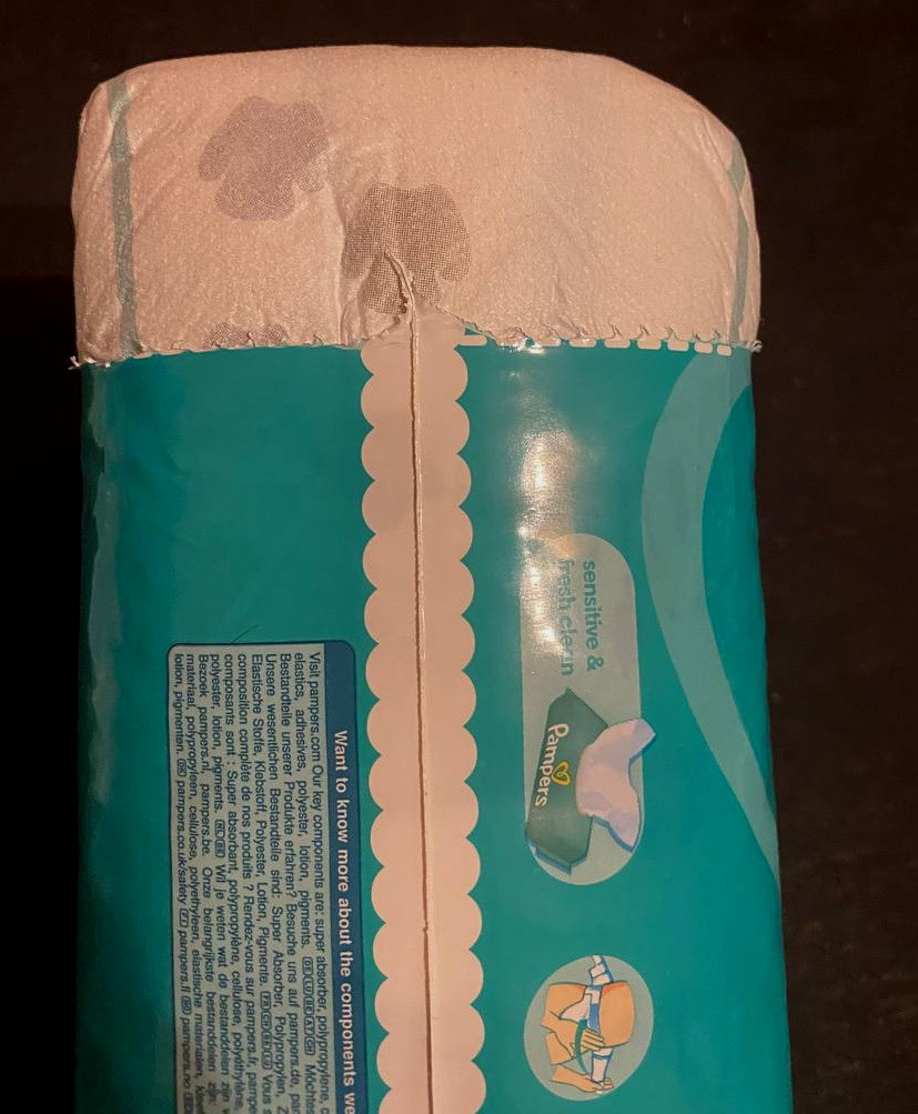 Moin Leute, habe heute bei Rossmann entdeckt, dass Pampers ihren Windeln ein neues Design verpasst hat. Leider sind jetzt auch wieder weniger Winden in einem Paket. Aber seht selbst:
