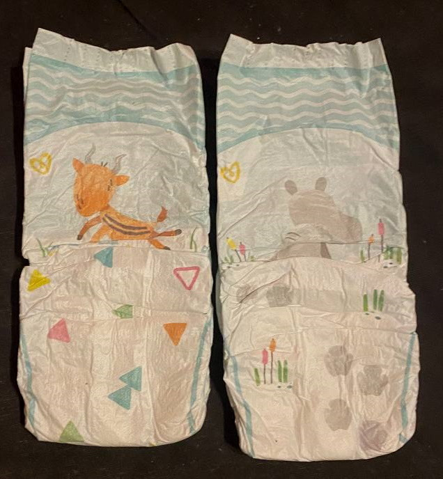 Moin Leute, habe heute bei Rossmann entdeckt, dass Pampers ihren Windeln ein neues Design verpasst hat. Leider sind jetzt auch wieder weniger Winden in einem Paket. Aber seht selbst: