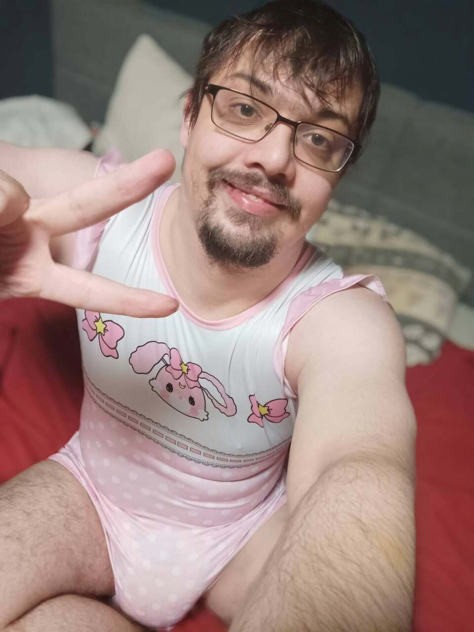 Hi zusammen ich bin Luna männlich 28 Jahre und komme aus Worms. Ich bin noch recht frisch in der ABDL scene aber ich suche eine langfristige Mami für mich. Als klein Luna bin ich ca. 5 jahre alt und wenn ich nicht gerade arbeite Trage ich eigendlich die ganze zeit Windeln. Meine Mami sollte nicht nur online sein, bin aber voll ok damit wenn wir so starten. In meiner Freizeit lese ich gerne Mangas, schaue Animes und Zocke. Mamis die Interesse habe können mich gerne jederzeit anschreiben.