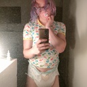 Hii, ich heiße Amity aus Bremen und bin ein kleiner Diaper Boy auf der Suche nach einem lieben Daddy oder Mommy der/die sich um mich kümmern meine Windel wechselt mich darüber sauber macht mich ins Bett bringt und vieles mehr ich bin auch ganz lieb versprochen 😊🌸