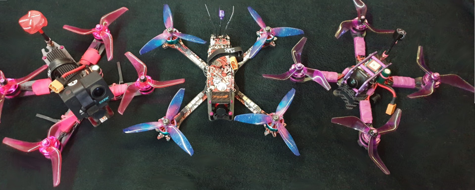 Ich bin ganz gern am fliegen. Eigentlich ausschließlich FPV, hauptsächlich Quadrocopter.