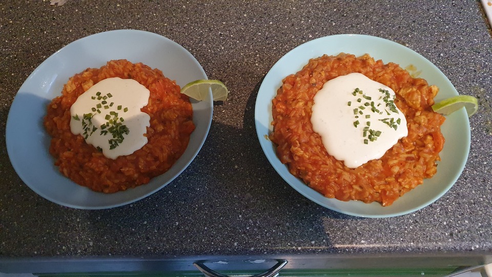 Hackfleisch-Curry-Pfanne mit Limetten Schmand