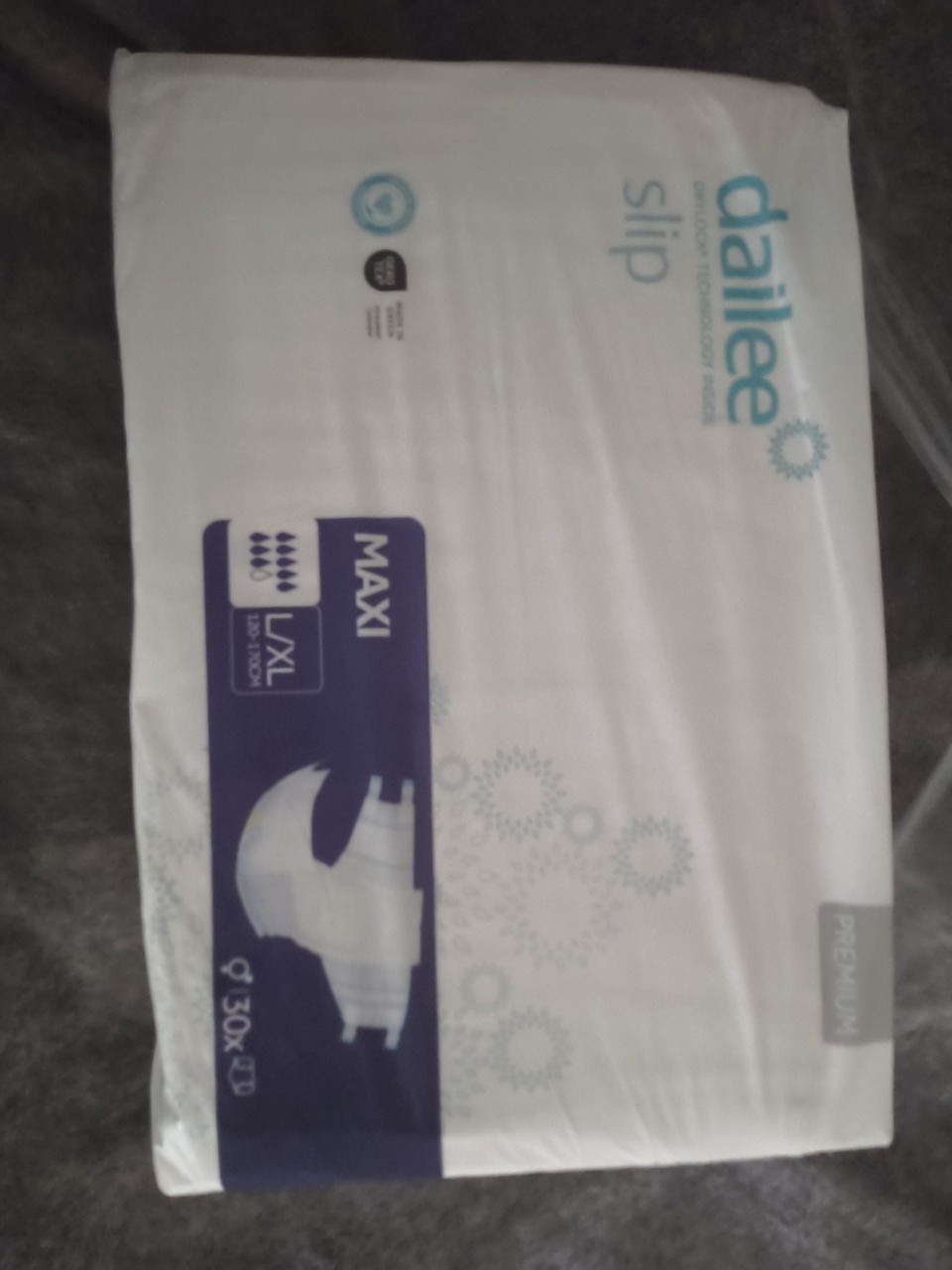 Dailee Slip Premium Maxi hat mich enttäuscht <br />Habe die Windeln bestellt weil sie sehr günstig sind und sich in der Beschreibung gut angehört haben. <br />Laut Beschreibung bei schwerer bis schwerster Inkontinenz für die Nacht. <br />War schon etwas misstrauisch weil sich die Windel sehr dünn anfühlt aber vielleicht wird sie ja dick wenn sie nass wird.<br />Mein erster Test war nach einer Stunde Schlaf beendet, weil ich total nass aufgewacht bin. Bett und Wäsche war alles total nass, trotz Gummihose.<br />Die Windel selbst hatte sich im Inneren total aufgelöst und bestand nur noch aus einzelnen Klumpen.<br />War sehr enttäuschend, jetzt habe ich ein fasst volles Windelpacket mit dem ich nichts anfangen kann. <br />Habt Ihr auch schon ähnliche Erfahrungen mit Windeln gemacht?