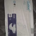 Dailee Slip Premium Maxi hat mich enttäuscht <br />Habe die Windeln bestellt weil sie sehr günstig sind und sich in der Beschreibung gut angehört haben. <br />Laut Beschreibung bei schwerer bis schwerster Inkontinenz für die Nacht. <br />War schon etwas misstrauisch weil sich die Windel sehr dünn anfühlt aber vielleicht wird sie ja dick wenn sie nass wird.<br />Mein erster Test war nach einer Stunde Schlaf beendet, weil ich total nass aufgewacht bin. Bett und Wäsche war alles total nass, trotz Gummihose.<br />Die Windel selbst hatte sich im Inneren total aufgelöst und bestand nur noch aus einzelnen Klumpen.<br />War sehr enttäuschend, jetzt habe ich ein fasst volles Windelpacket mit dem ich nichts anfangen kann. <br />Habt Ihr auch schon ähnliche Erfahrungen mit Windeln gemacht?
