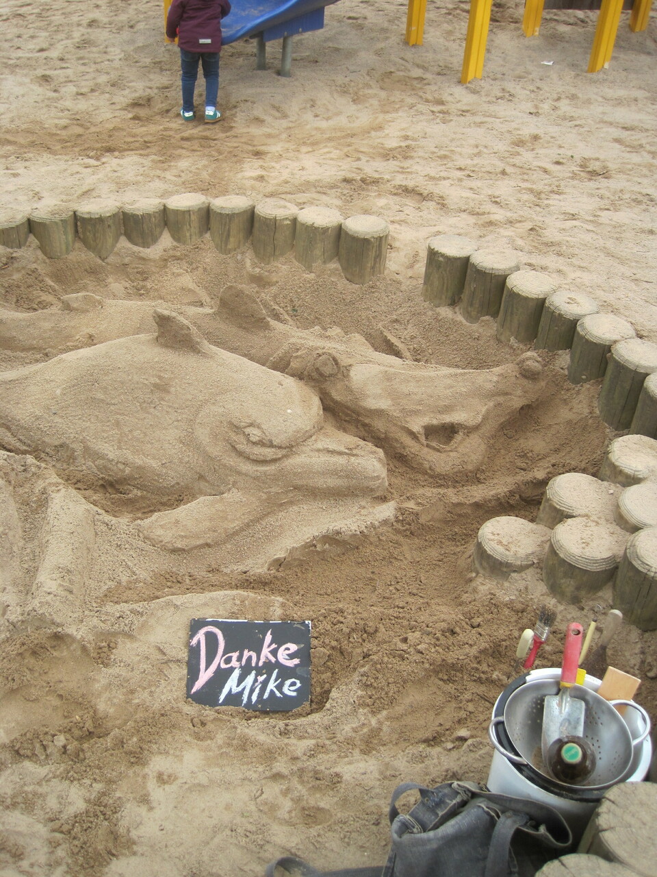 Mahlzeit , Ich bin eine Sand- Burgen – Bauer , wenn Sand da ist und Abends auch in Windel   EU-Rente ist schön , aber wenig Ich bin auch Papa für  mehre Baby (ABDL)und Sissy für Tagen Mike aus Eisenach Mach Dir ein schöne Leben , denn Du hat nur eins , oder ?