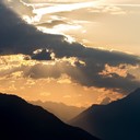 Kurz nach Sonnenaufgang nach einer regnerischen Nacht