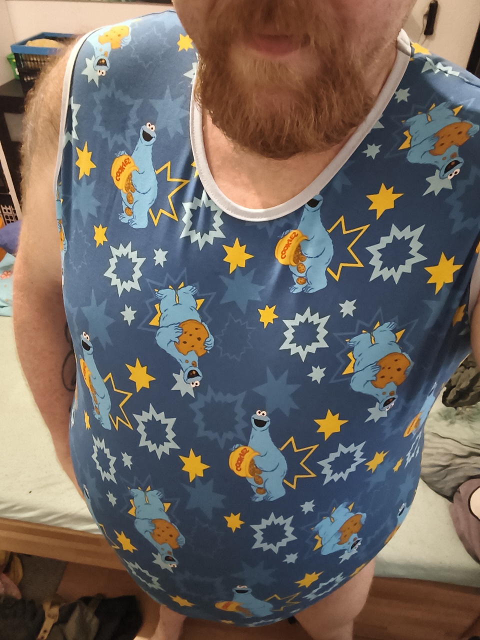 Hi ihr lieben, ich möchte auch gerne meinen neuen Body zeigen. Haben ihn beim Ab-versand anfertigen lassen. Ich bin Fan vom Krümelmonster. Als nächstes lasse ich einen Body mit Dumbo Motiv machen.
