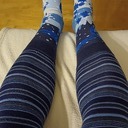 Ich war gestern am Weihnachtsmarkt und ohne einer Strickstrumpfhose gehe ich bei der Kälte nicht hin. Damit die Füße auch wirklich warm bleiben habe ich noch meine Lieblings-Wintersocken angezogen.