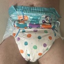Ein neuer Morgen für das Baby 🐻🍼. Und fast ganz trocken geblieben die Nacht. Da hätte es die besonders dicke Windel gar nicht gebraucht. Na ja so wird sie noch einige Stunden bis zum Abend um den Popo bleiben müssen bis sie ganz voll ist.