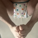 Ein neuer Morgen für das Baby 🐻🍼. Und fast ganz trocken geblieben die Nacht. Da hätte es die besonders dicke Windel gar nicht gebraucht. Na ja so wird sie noch einige Stunden bis zum Abend um den Popo bleiben müssen bis sie ganz voll ist.
