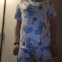 Heute früh in meinem neuem Dinoboddy aufgewacht mit voller Pampers