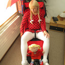 Wer hat den Mumm, Bettina im Buggy-Kinderwagen auszufahren?