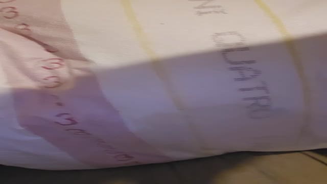 Ein bisschen Pipi in die Windel machen😄